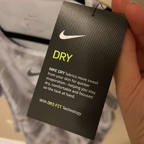 NWT // Nike Women’s Running Tank - Picture 7 of 9